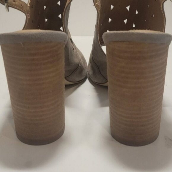 TAHARI SZ 9 Taupe 4" Block Heel Suede Cutout Detailing Open Toe Buckle Slingback - Picture 6 of 7